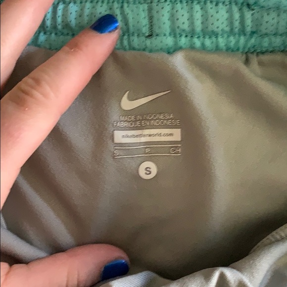 Nike shirts - Picture 3 of 3